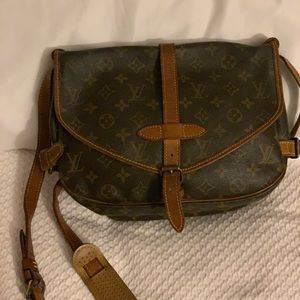 Louis Vuitton Saumer Crossbody 25